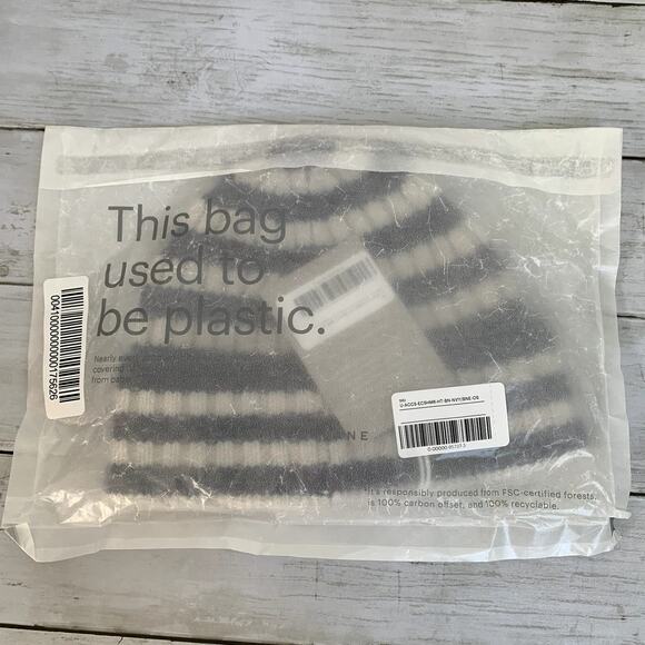 NWT Everlane The Cashmere Beanie Hat in Navy/Bone - Picture 7 of 9